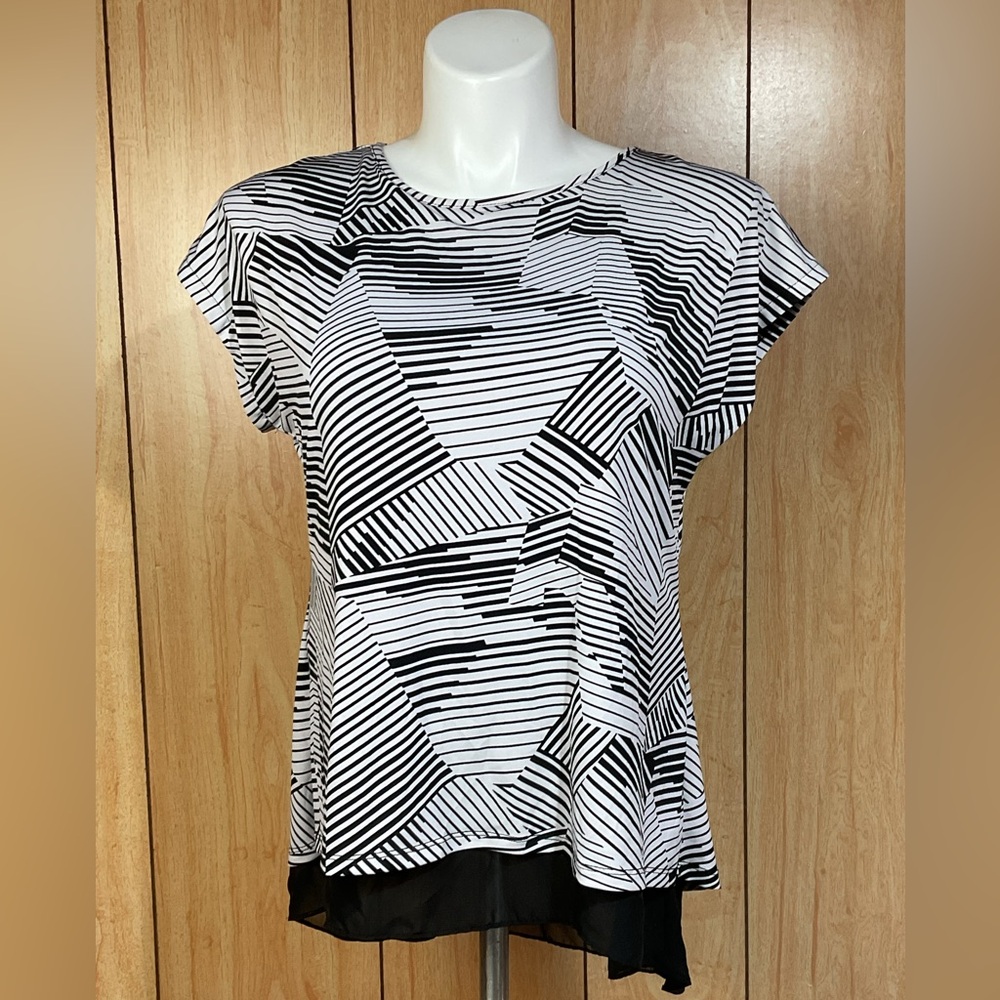 Cato Black and White Geometric Layered Short Sleeve Blouse SZ - M